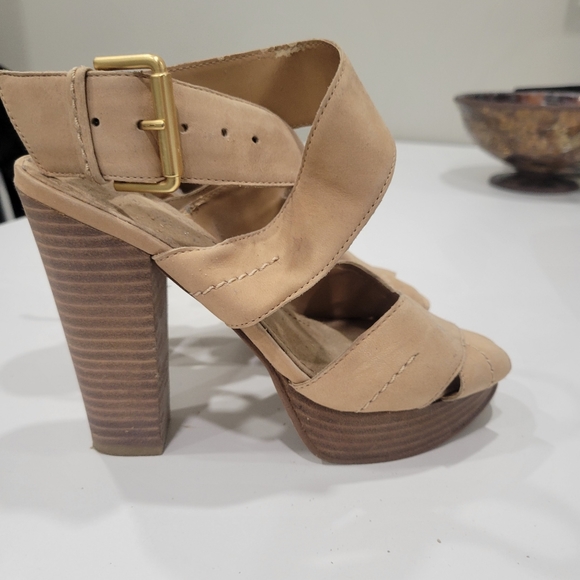 Nine West high heel sandals . Gorgeous nude colour. Worn once. New condition - Picture 2 of 2